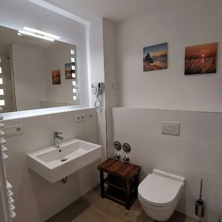 Strandlaeufer Im Villen-ensemble * Baabe