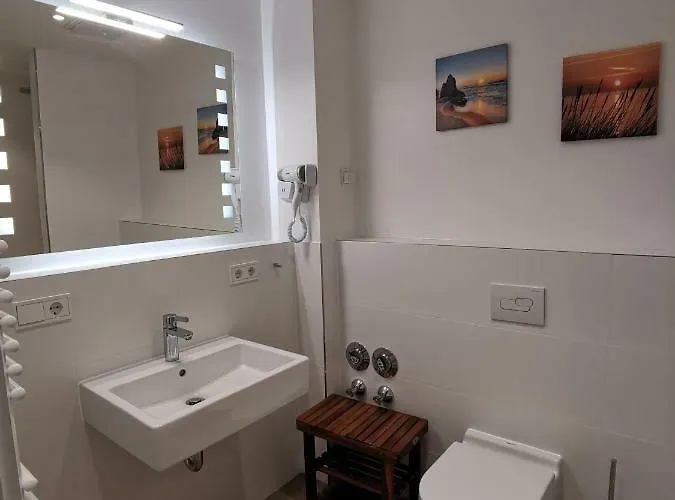 Strandlaeufer Im Villen-ensemble * بابي